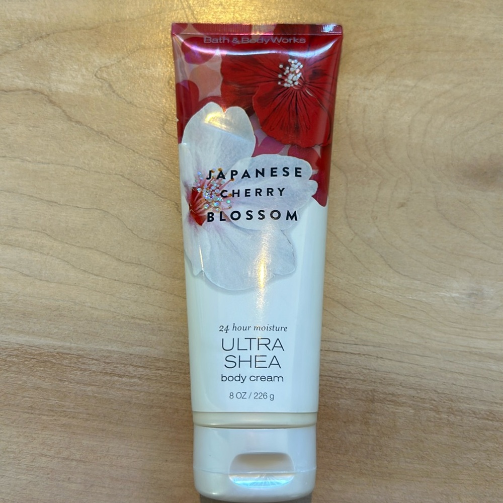 Bath & Body Works Japanese cherry blossom ultra Shea body cream